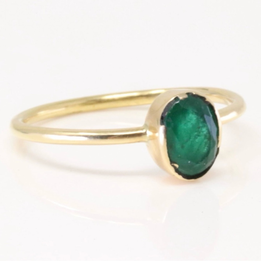 Emerald ring yellow gold 18k